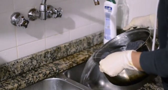 Шаг пятый: вылейте раствор из кастрюли