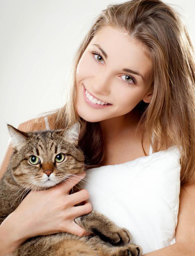 Девушка с кошкой