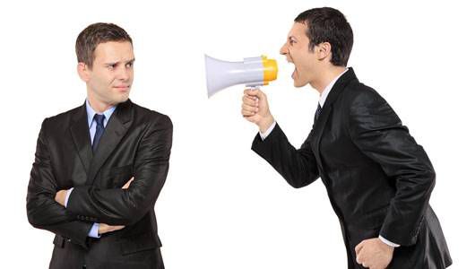 Он критикует