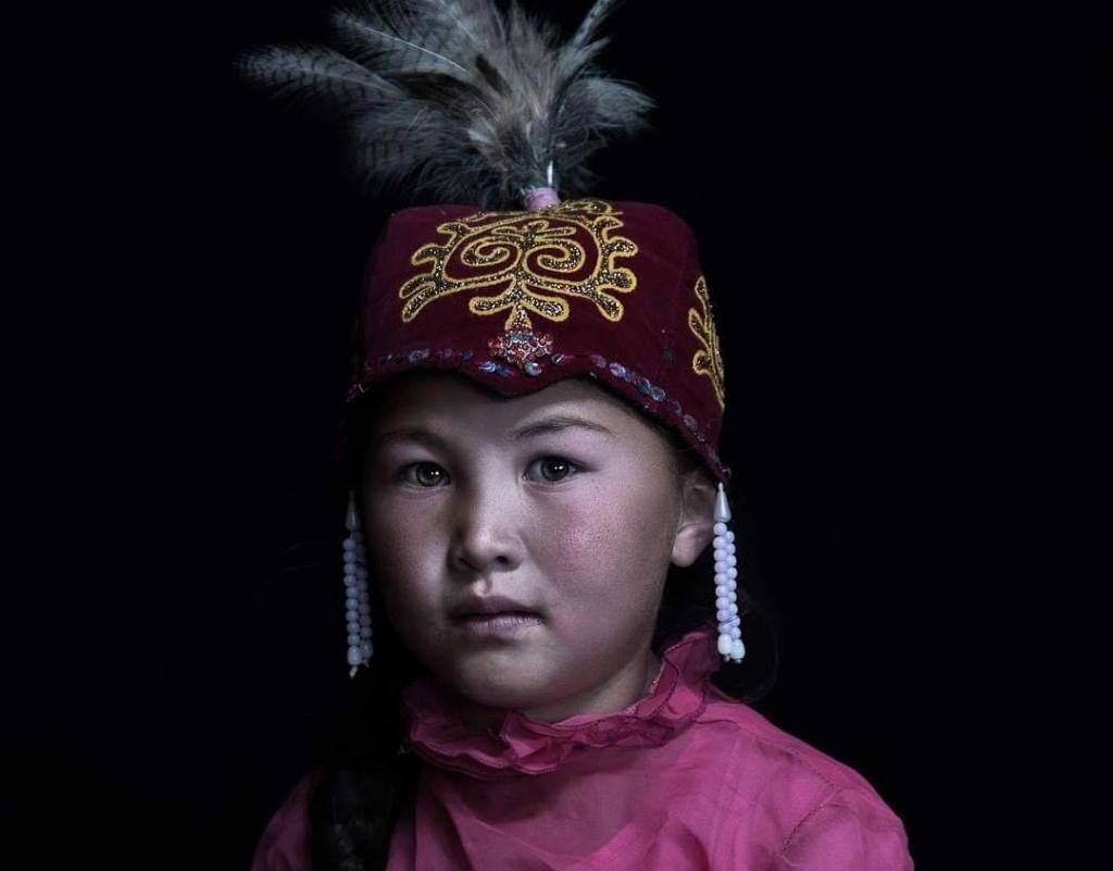 Казашка в национальном уборе