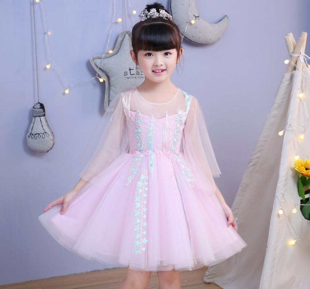 Нарядная маленькая китаянка